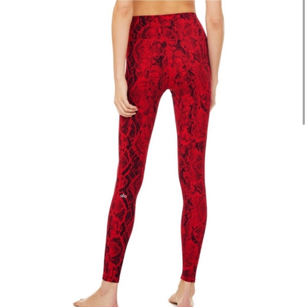 ALO Yoga Snakeskin Red Vapor Set LIMITED EDITION - Picture 3 of 11